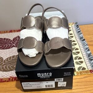 Munro Eclipse Taupe Metallic Kid Open-Toe Elastic Back Sandals Sz 5.5 M
